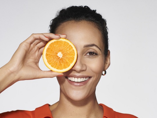 The Vitamin C of 30 oranges in every bottle: ANEW Essential Vitamin C Radiance Maximising Serum 