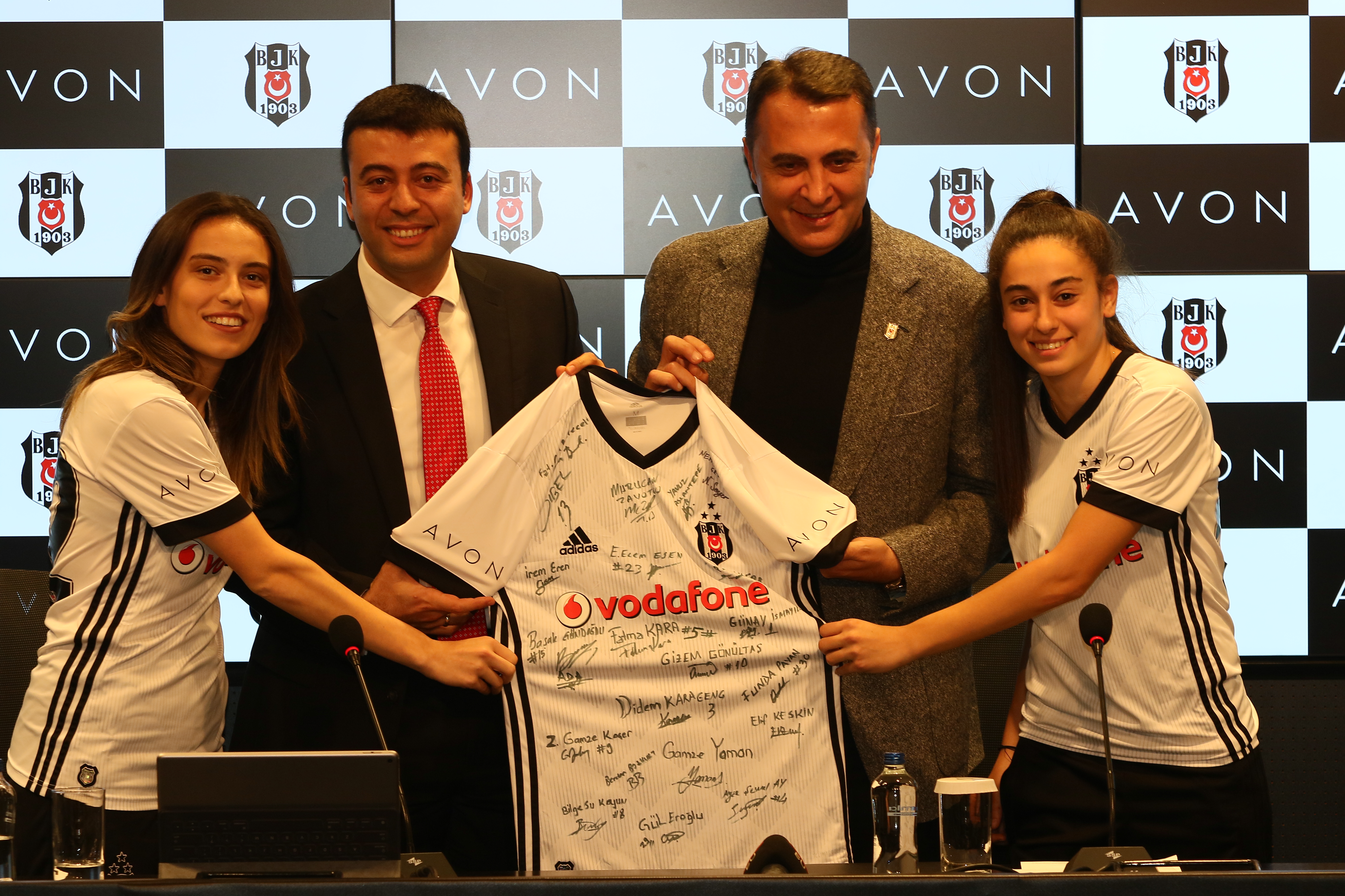 Avon Turkey sponsors Beşiktaş Women’s Football Team