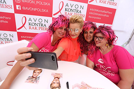 Avon Poland Takes on Breast Cancer with Pink Ribbon Day