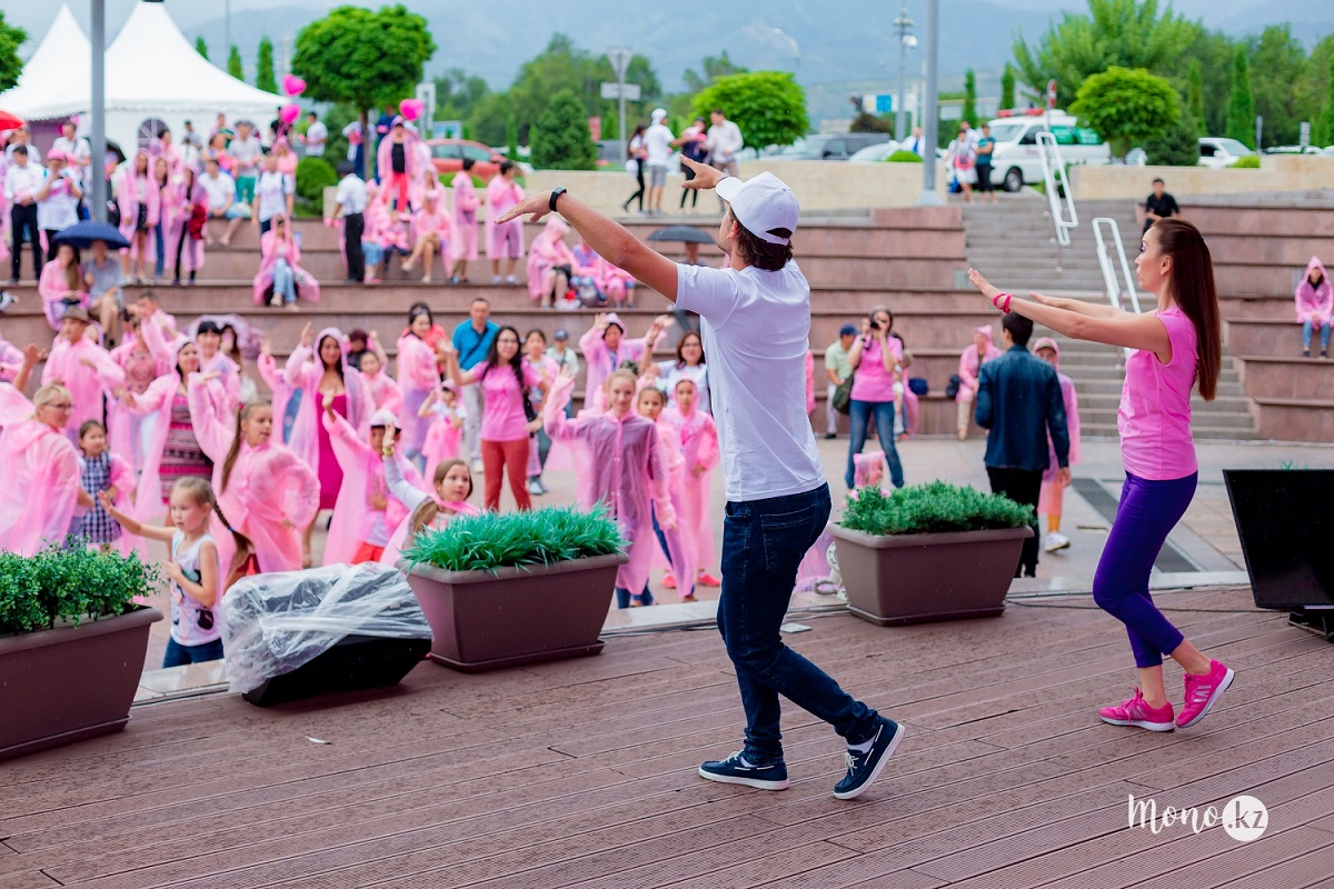 Avon Kazakhstan dances its way to breast cancer awareness